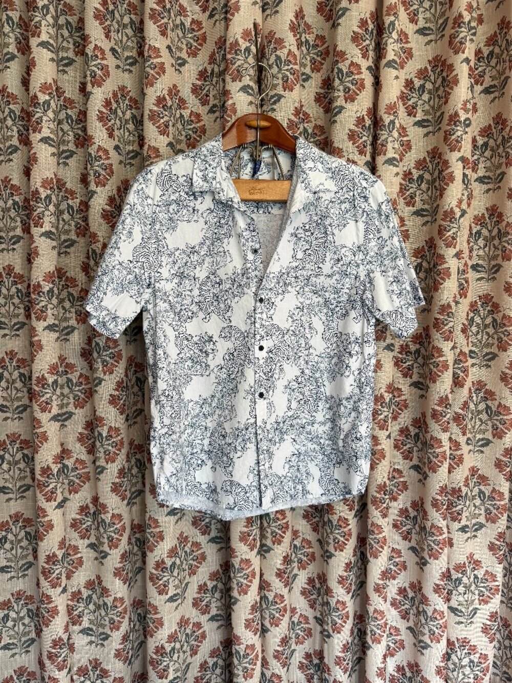 Men's H&M Tiger Print Button Down Shirt Medium